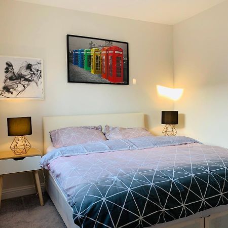 Alpha, Private Double Room, City Centre, Free Parking, Sittingbourne, Kent エクステリア 写真