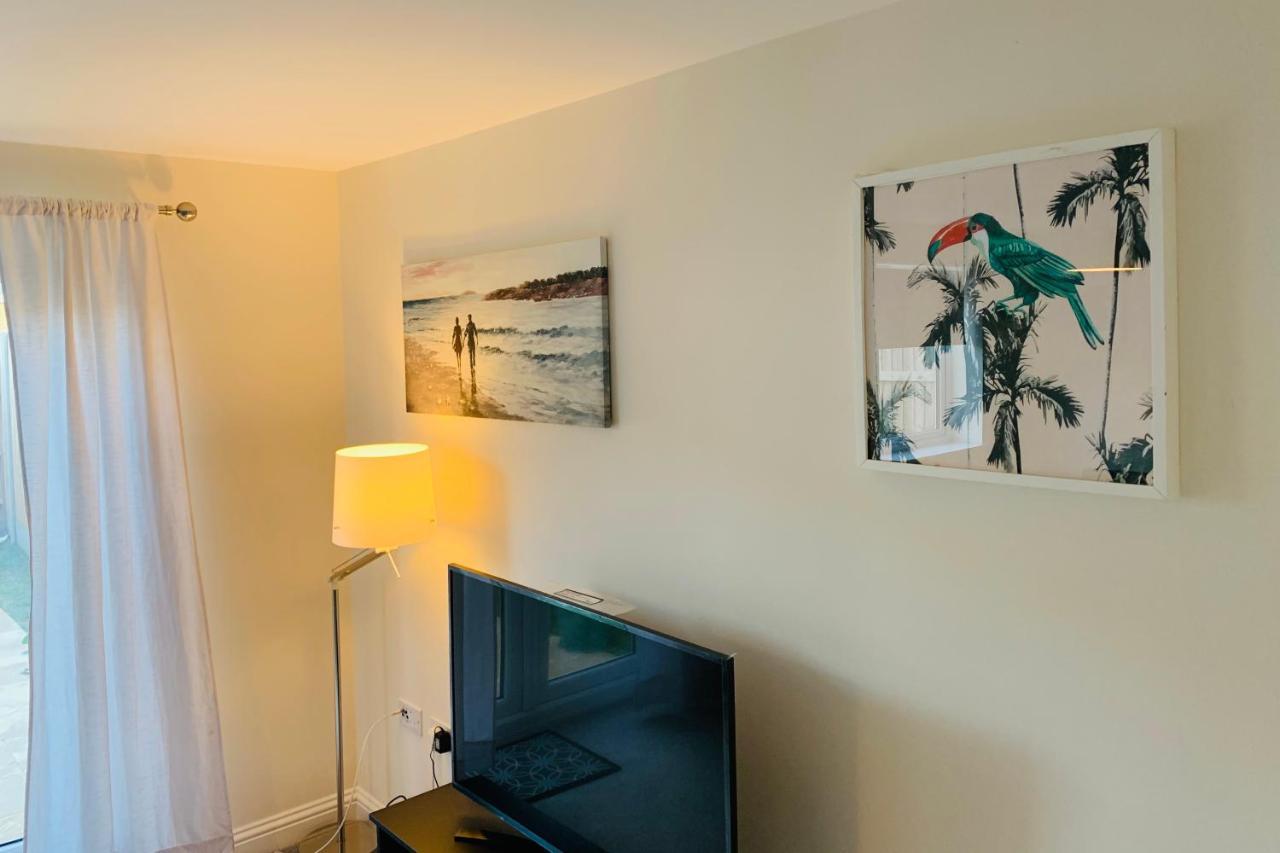 Alpha, Private Double Room, City Centre, Free Parking, Sittingbourne, Kent エクステリア 写真
