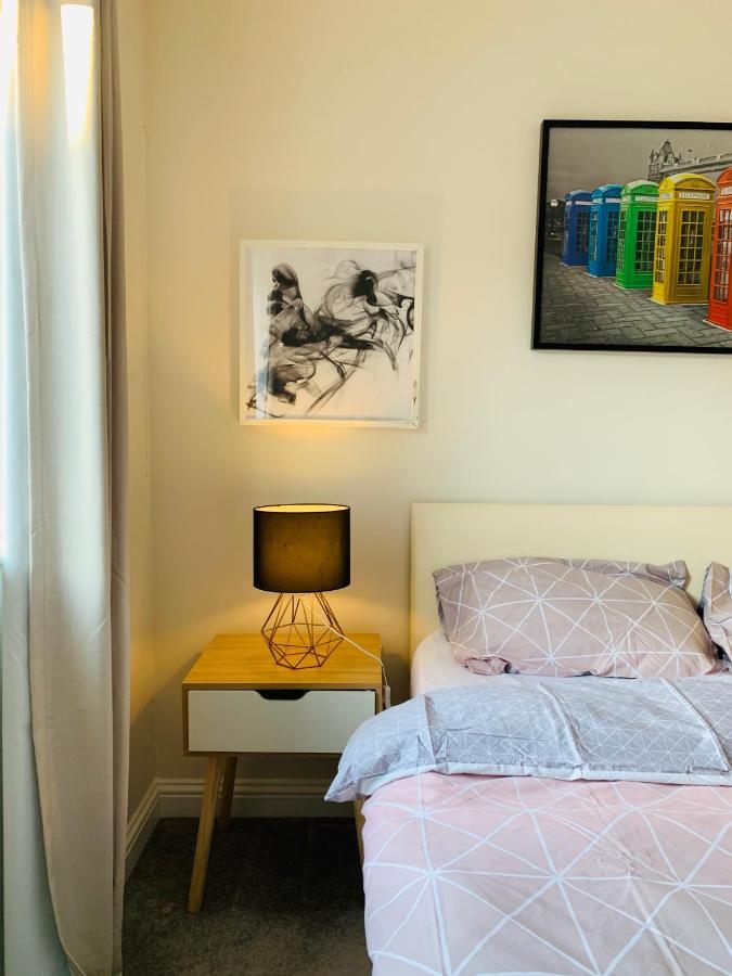 Alpha, Private Double Room, City Centre, Free Parking, Sittingbourne, Kent エクステリア 写真